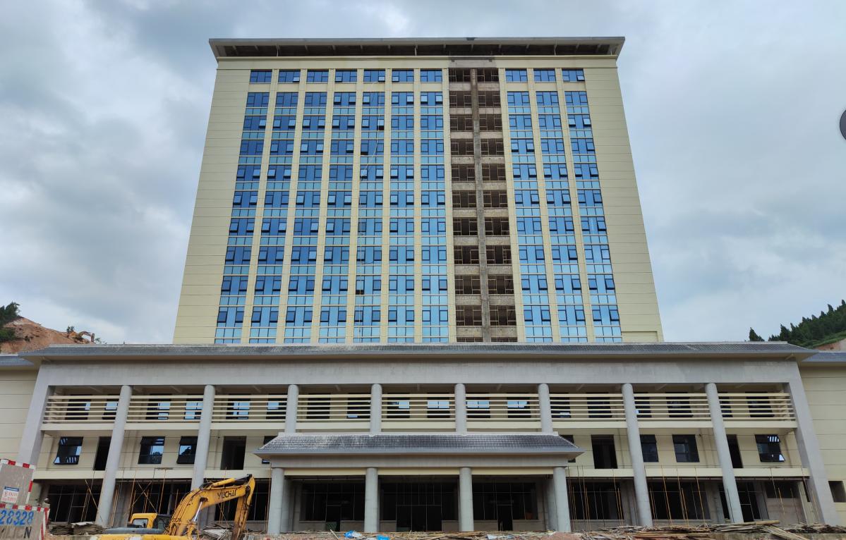 图1:黔东南技师学院新校区建设一期项目“黔东南州公共实训基地”施工现场