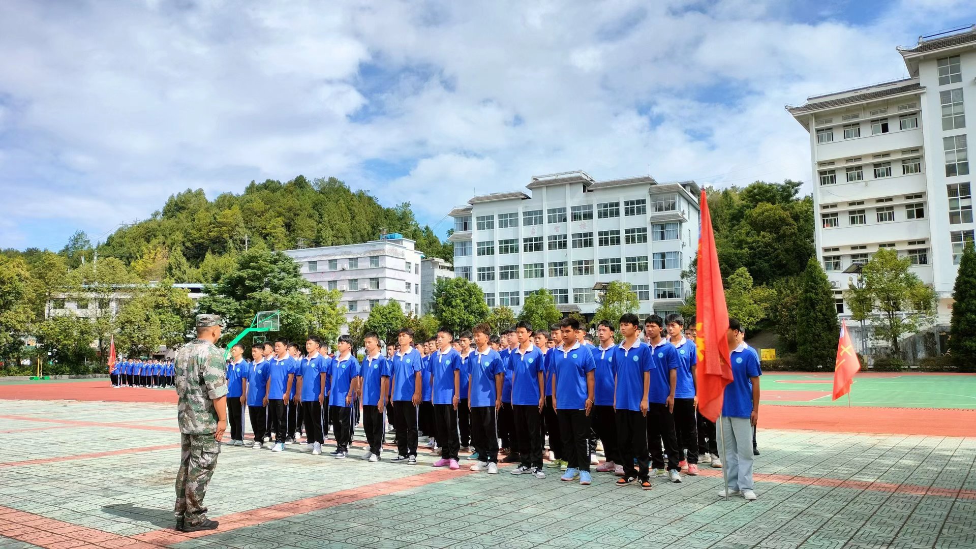 伟德2023级新生军训总结圆满举行