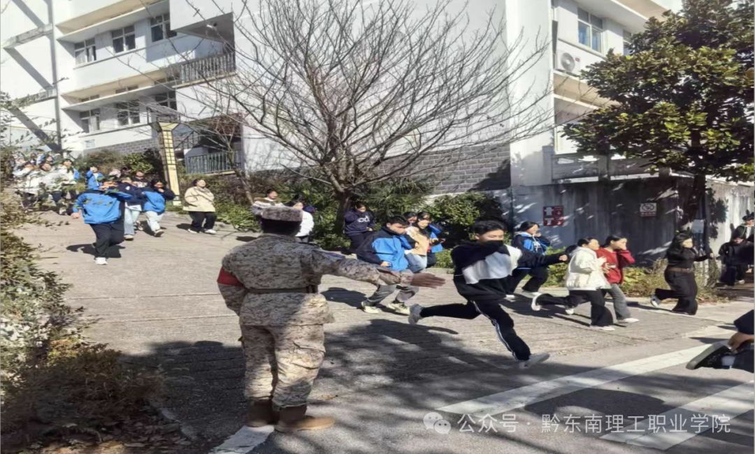 bevictor伟德国际1946官网（二龙校区）成功举行紧急疏散、消防及防暴综合演练