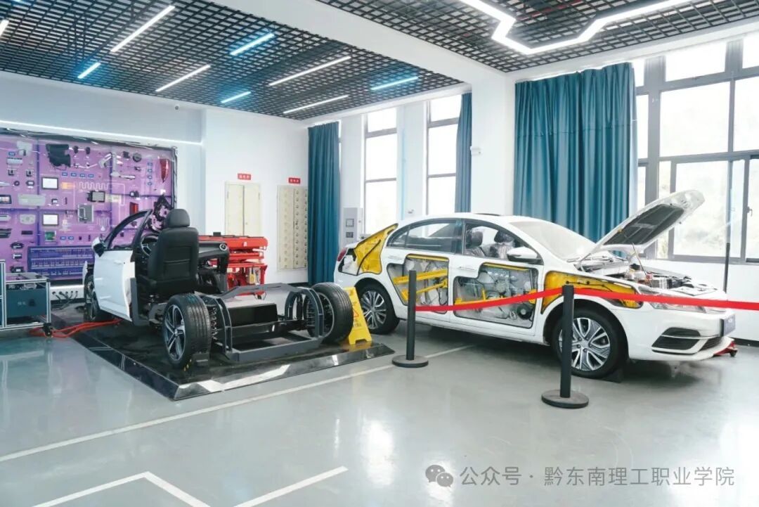 职业启蒙促成长 实践体验筑梦想 ——凯里市第二小学师生赴bevictor伟德国际1946官网开展职业体验研学活动